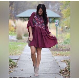 Umgee USA Embroidered‎ Floral Babydoll Dress Burgundy Ruffle Sleeve Women Medium
